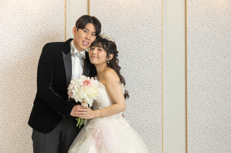 ブーケからお顔を出して