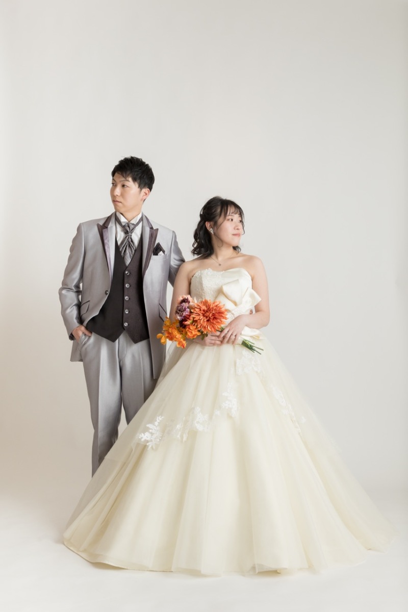 ウェディングドレス×シルバータキシード