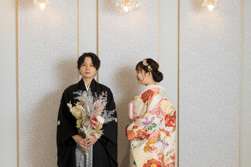 ご新婦様が歩み寄って