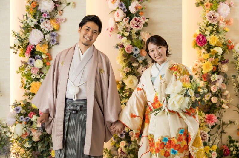 仲良く手繋ぎショット