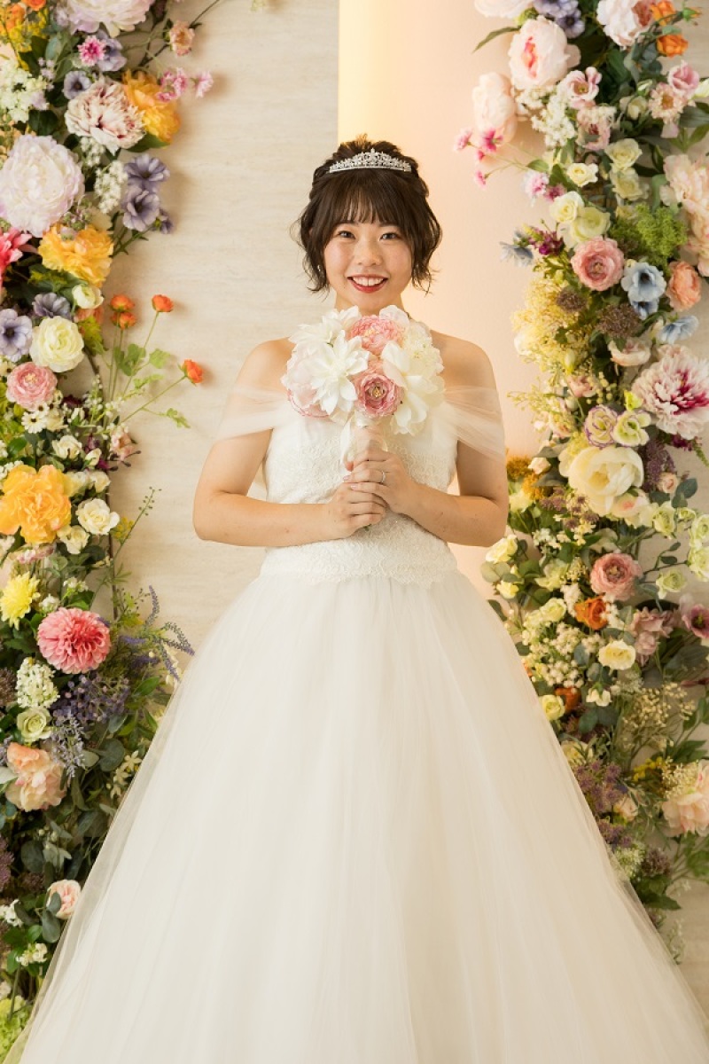 ブーケを持ってご新婦様のソロショット♪