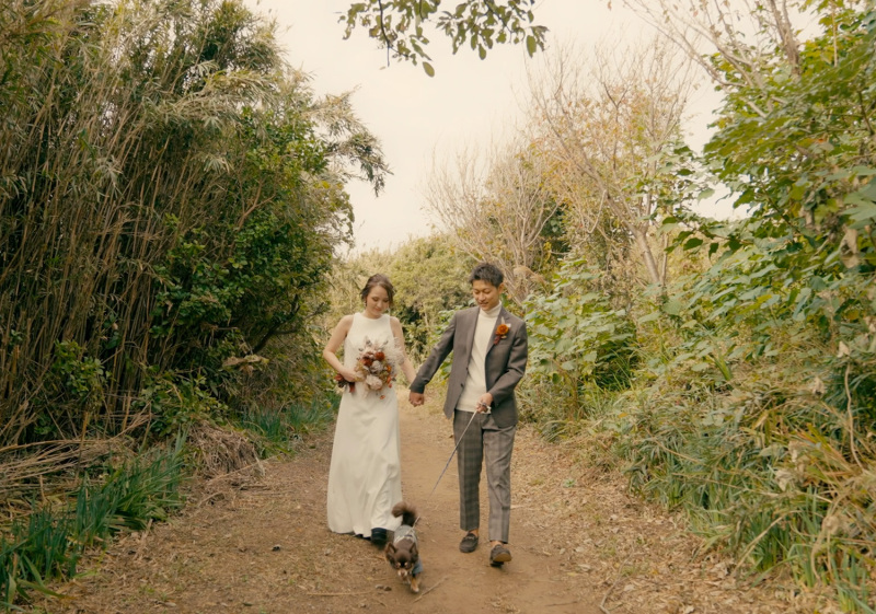 ワンちゃんとのお散歩ショットも!