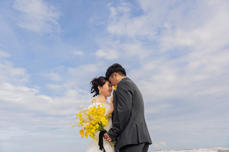 青空背景、空とブーケと、幸せ者♡