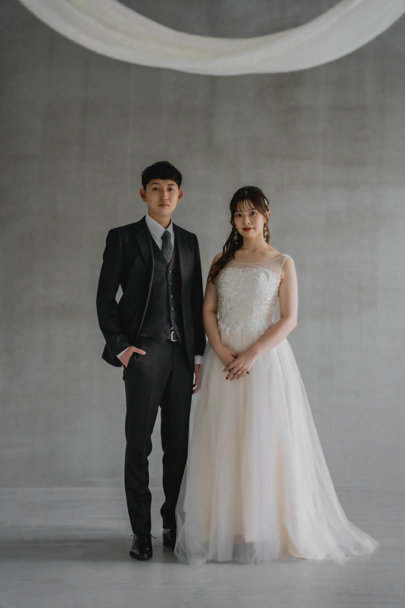 'greyスタジオ'でシックなウェディングフォト