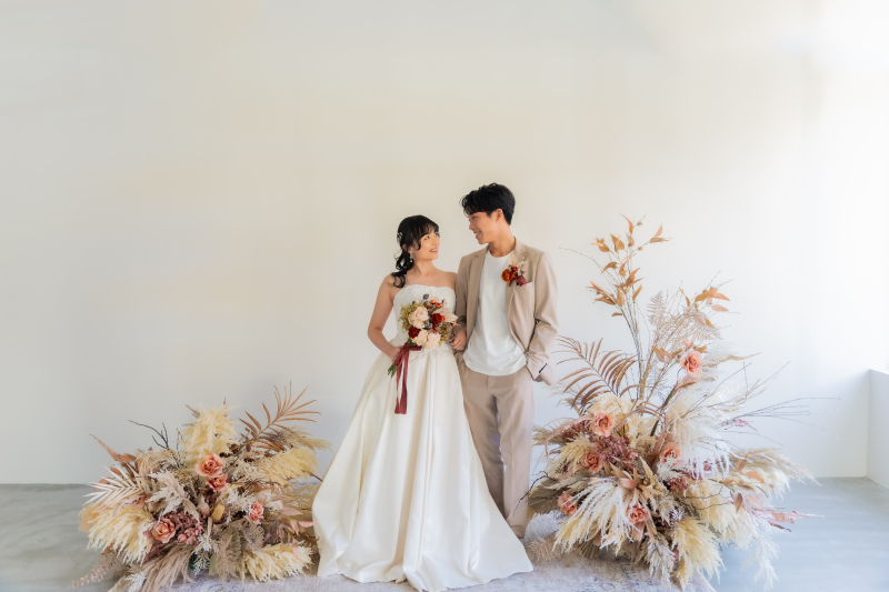 【夏季割引！6,7,8月撮影】スタジオ＋プチロケ前撮りミニマルプラン〈写真100枚+OP動画+衣装+ヘアメイク+ブーケ+アクセ〉