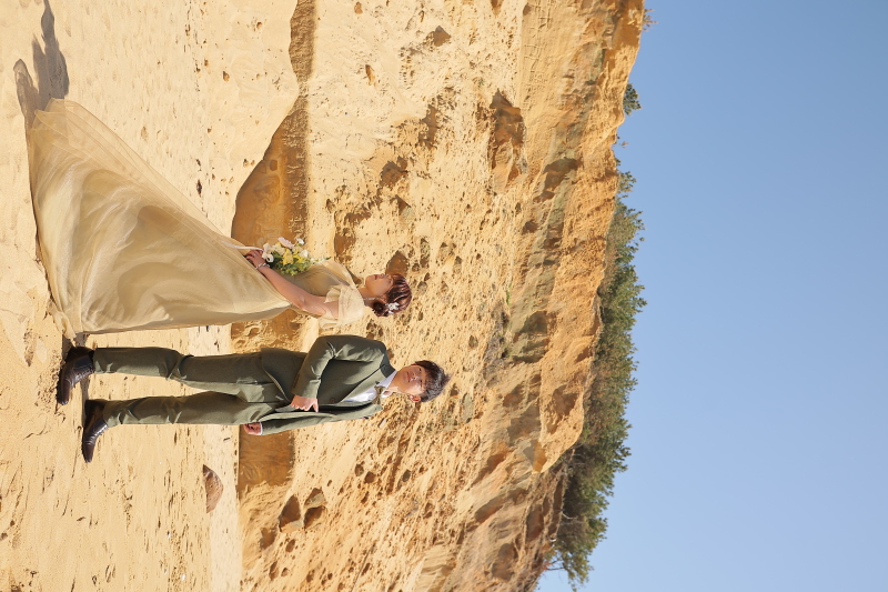 背中を合わせて