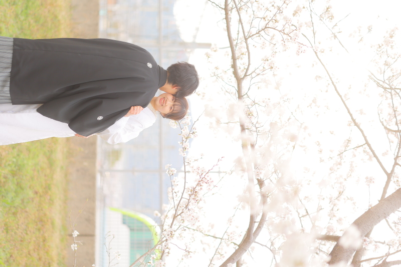 某所の河畔公園にて