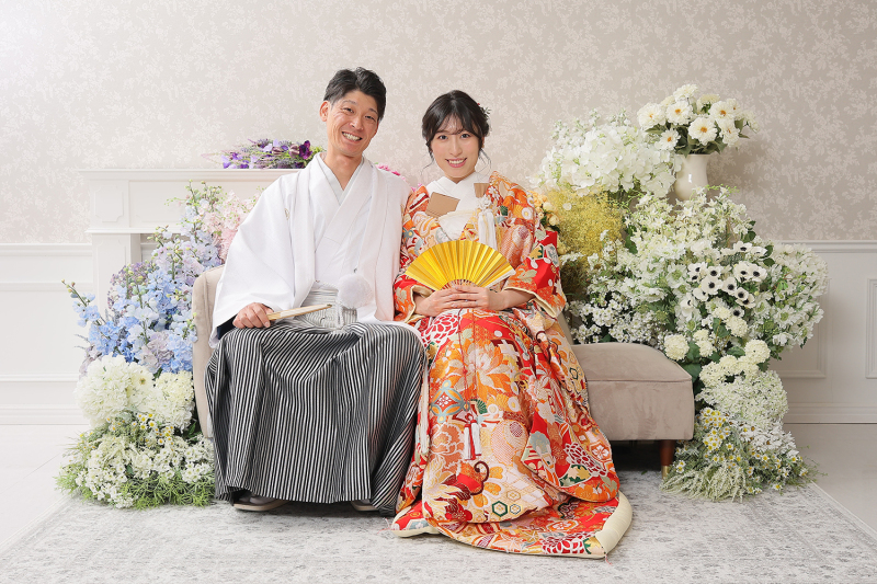 ソファーに座って