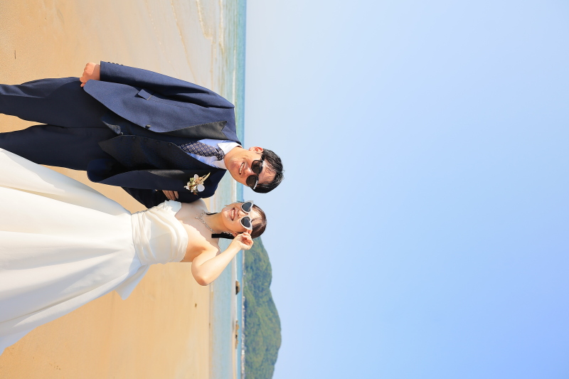 サングラスをかけて