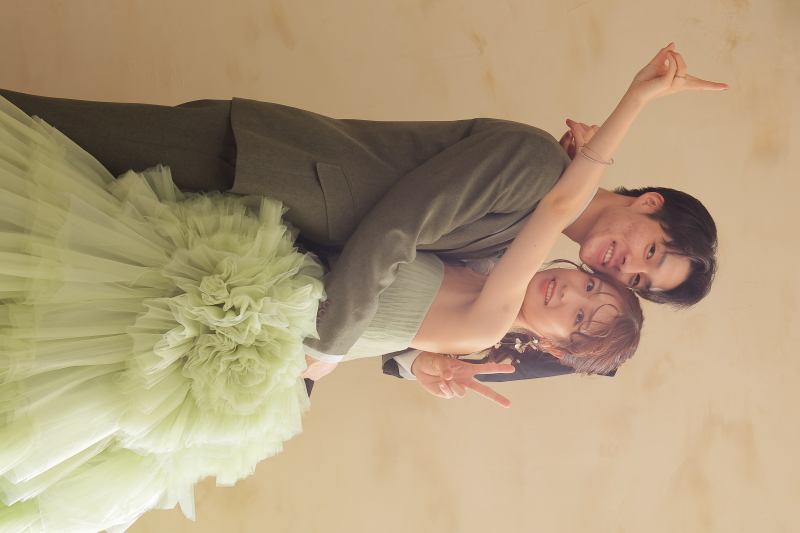 頬を寄せて×ハグショット