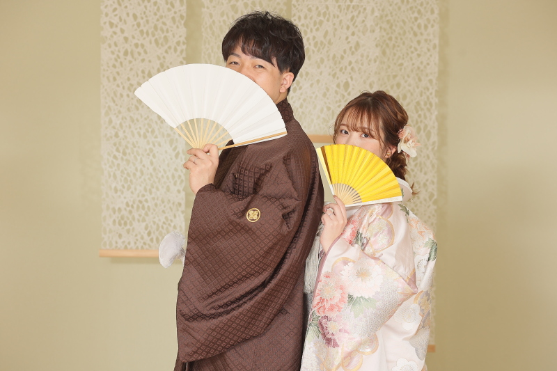 口元隠しショット