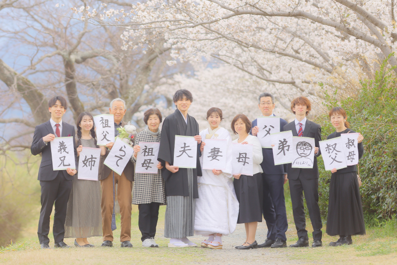 店舗近隣の河畔公園