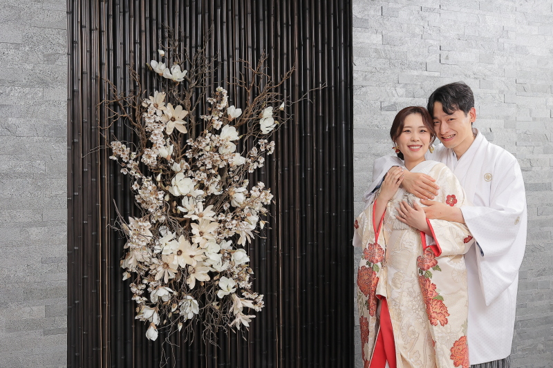 後ろから優しくハグ