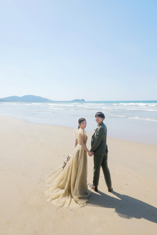 糸島の広々とした海を背景に撮影をした1枚。