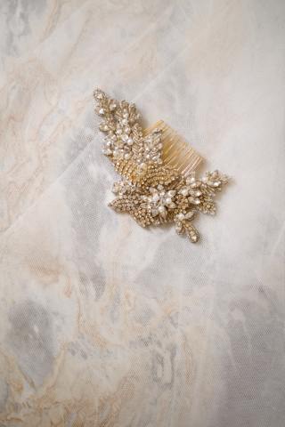 ビジューヘアコーム