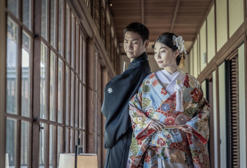 目線をはずして