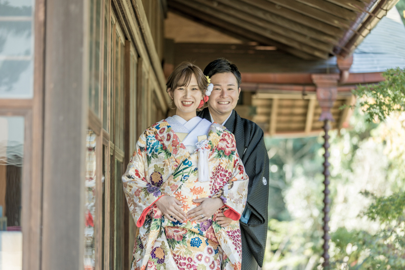 落ち着いた背景や建物を活かして