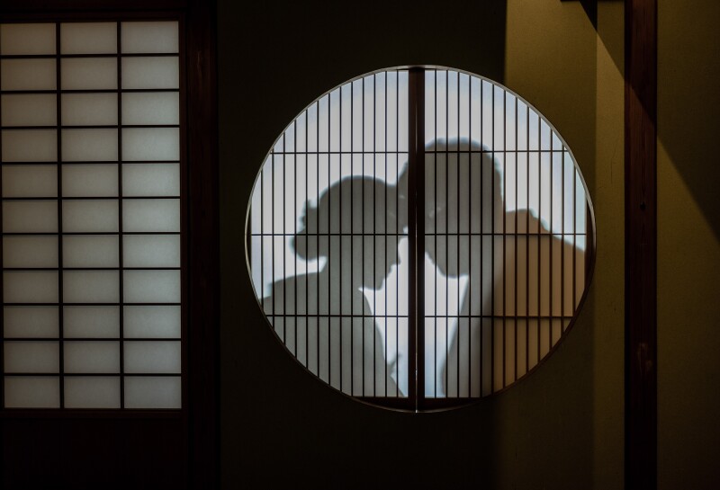 茶室でシルエットショット