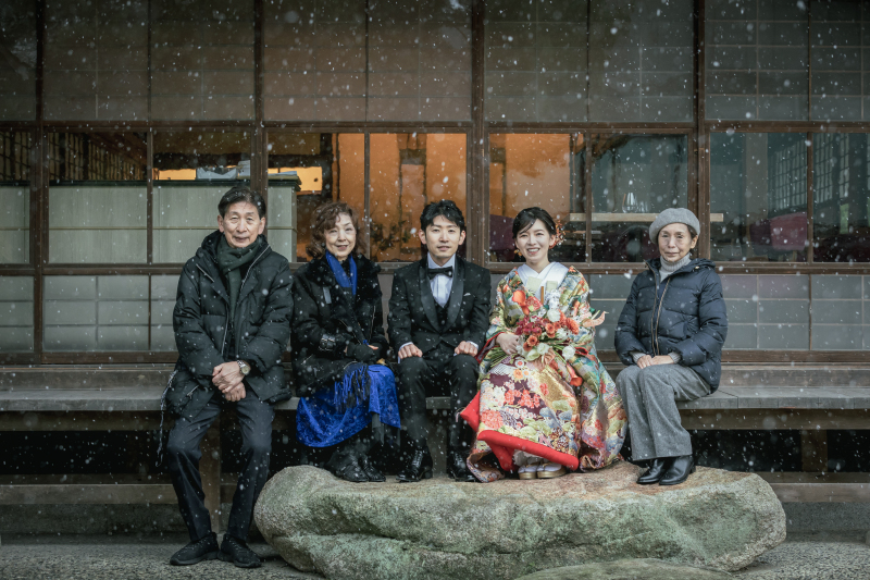 縁側にてご家族と