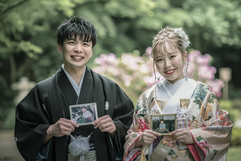 幼少期の写真と共に