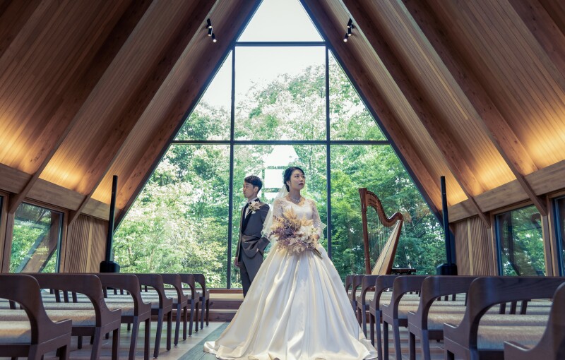 チャペルでの立ち姿を