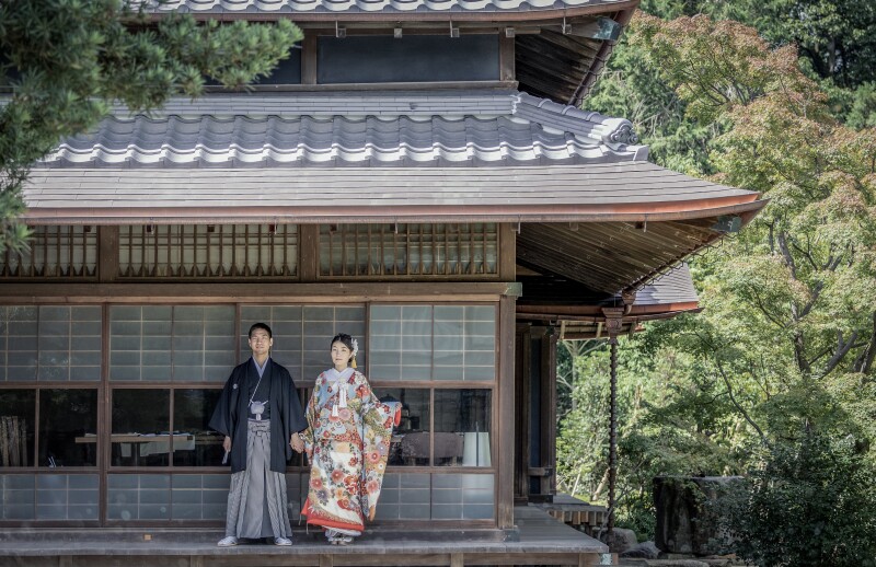 高宮庭園茶寮　母屋を背景に