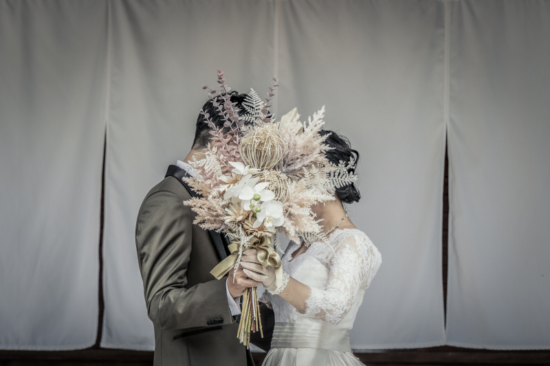 ブーケでお顔隠しショット