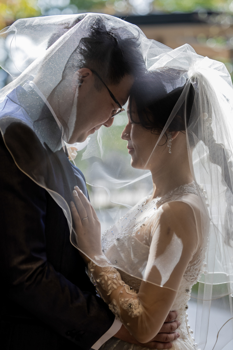 ベールに包まれて