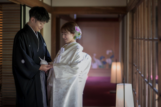 白無垢×紫のコントラスト