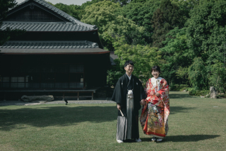 高宮庭園茶寮　色打掛が映える庭園