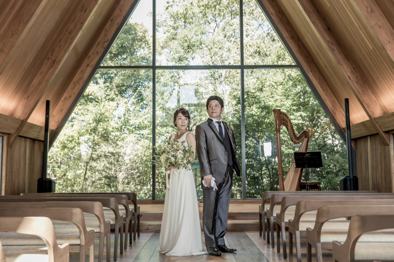 緑に囲まれたチャペルでの1枚