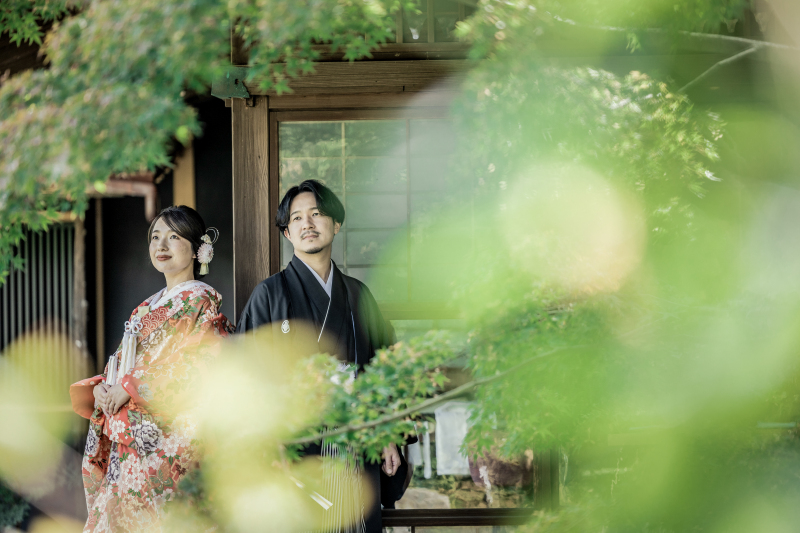 緑の奥にたたずむお二人