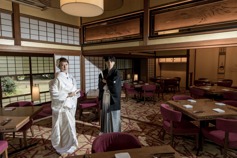 大広間での立ち姿