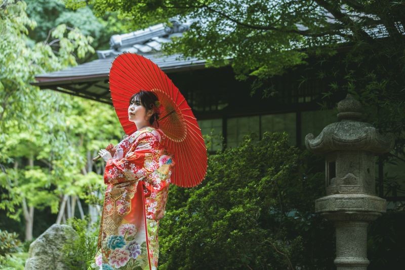 華やかな色彩の伝統衣裳「色打掛」