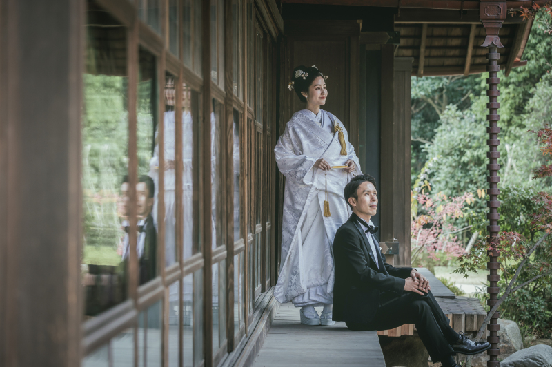 まるで大正時代のような和モダンなお写真撮影が可能!新郎様タキシード/新婦様和装で撮影する和モダンプラン