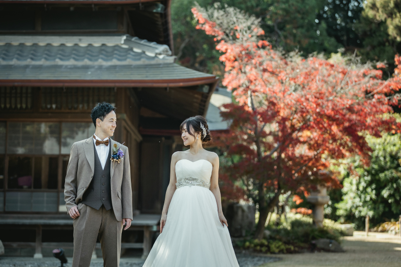 【洋装】秋限定!11月下旬∼12月中旬 「旧高宮貝島家住宅」と紅葉の美しい中庭で撮影する紅葉プラン