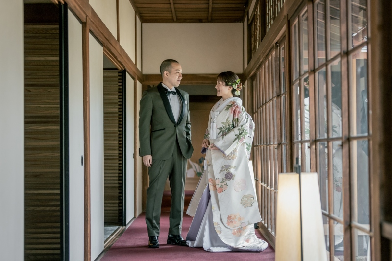 まるで大正時代のような和モダンなお写真撮影が可能!新郎様タキシード/新婦様和装で撮影する和モダンプラン