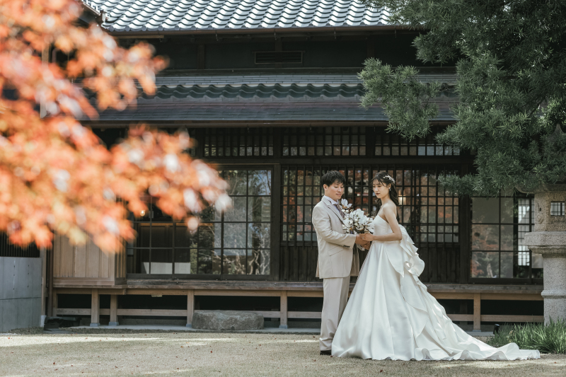 【洋装】秋限定!11月下旬∼12月中旬 「旧高宮貝島家住宅」と紅葉の美しい中庭で撮影する紅葉プラン
