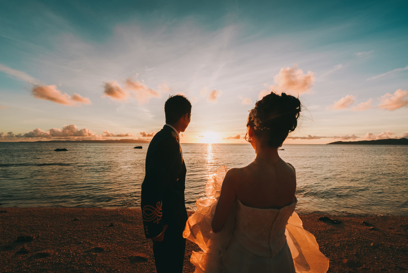 夕日を背景に、、、