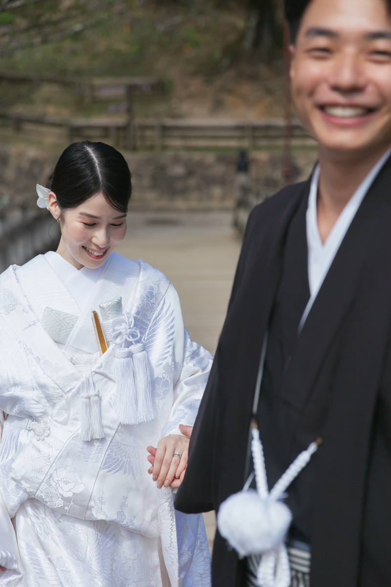 エスコートする新郎さん