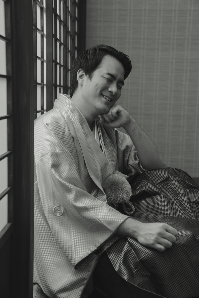 袴がお似合いの新郎さん