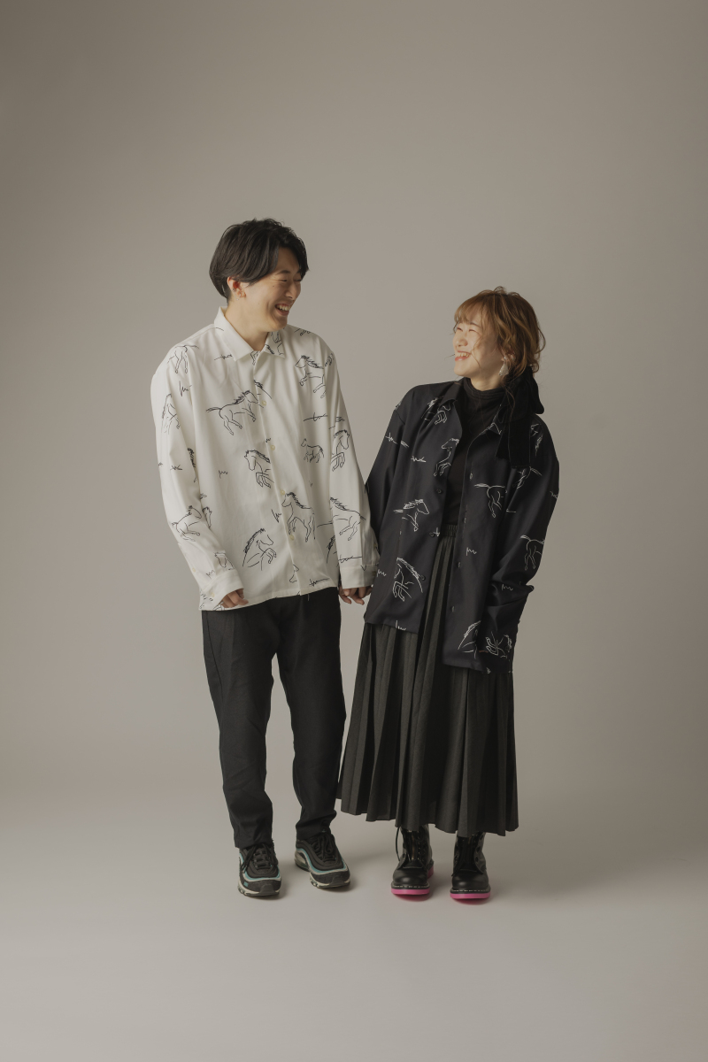 私服で