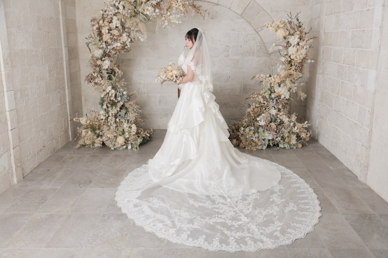 美しく広がるトレーン