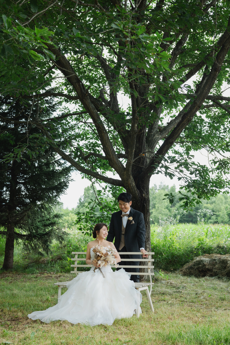 ベンチに座って