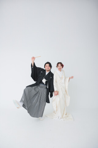 結婚招待状にピッタリな写真が撮れる「スタジオPLUS」！