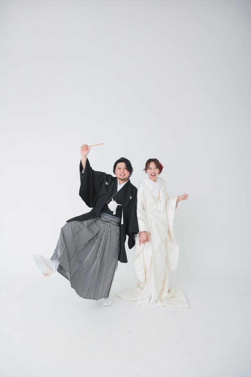 結婚招待状にピッタリな写真が撮れる「スタジオPLUS」！