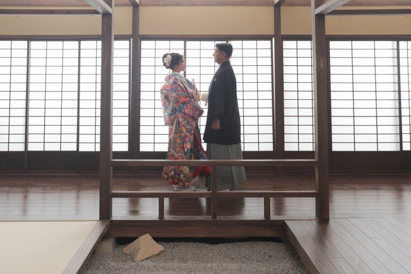 向かい合って