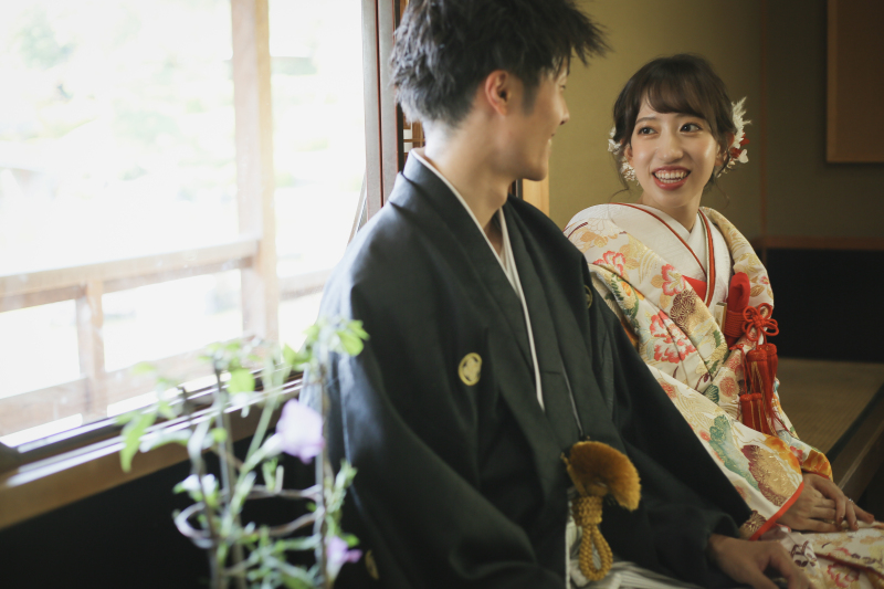 談笑中のお二人を