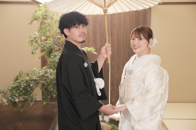 寄り添う愛、相合傘の下で