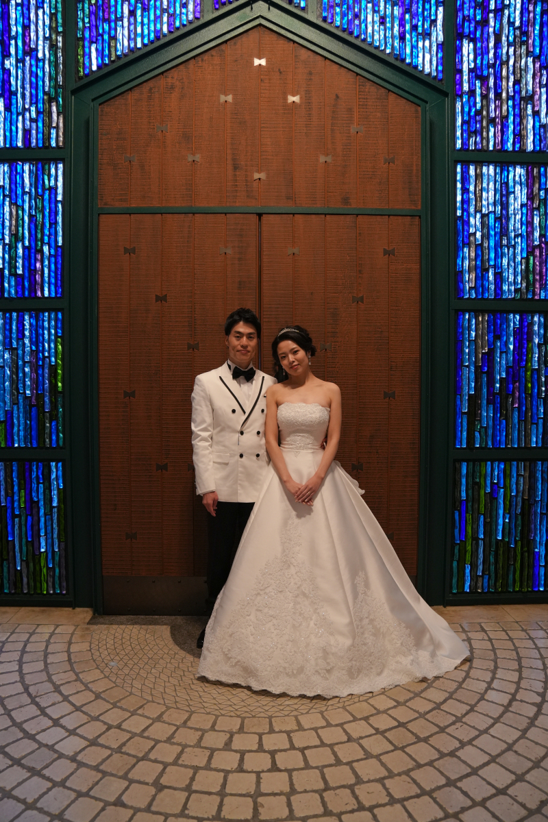 おしゃれな扉の前で